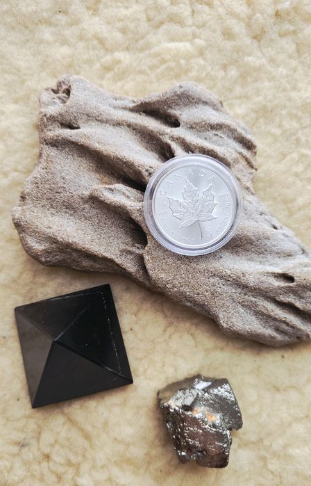 Maple Leaf Canadian 2023 -