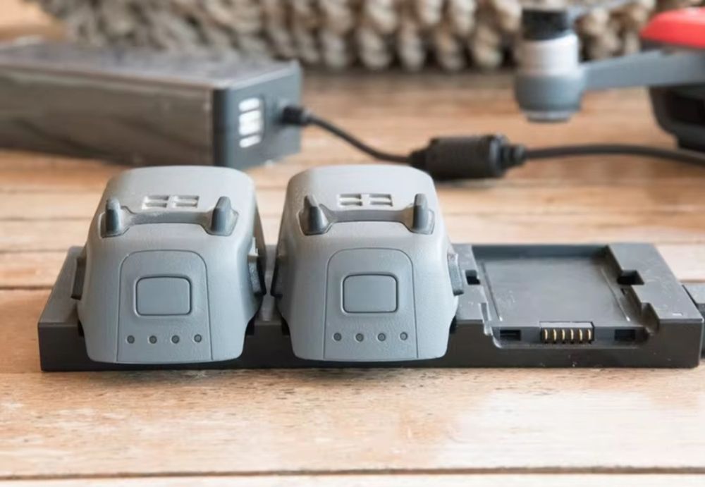 HUB / incarcator simultan pentru 3 baterii DJI Spark