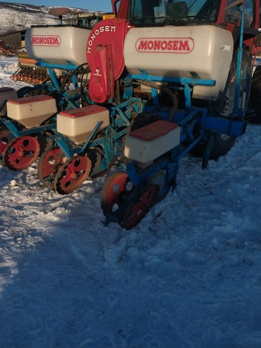 Vând semanatoare Monosem pnu pe patina 4 rânduri pregatita Campanie