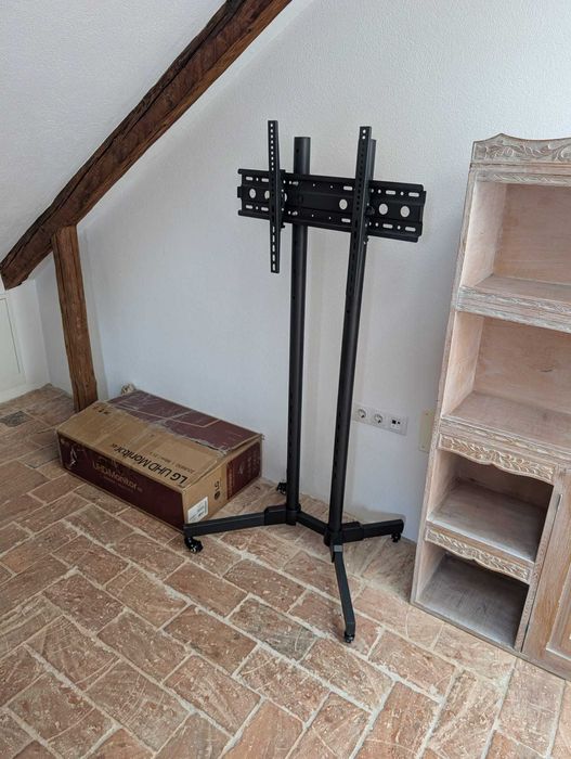 Stativ TV Mobil Profesional - Stand pe Roți (Nou) - 30% Reducere