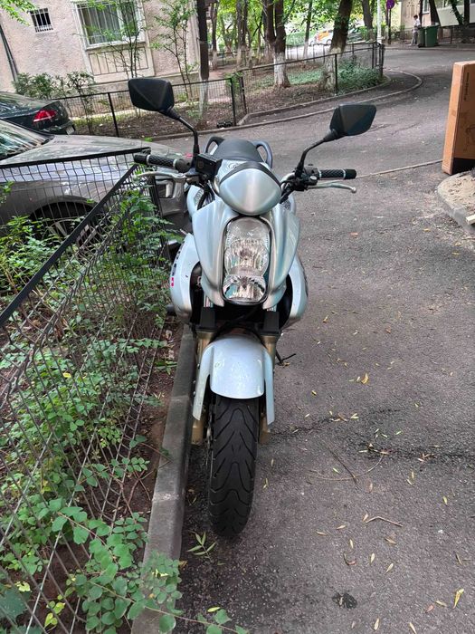 Motocicleta Kawasaki er6n 2006,