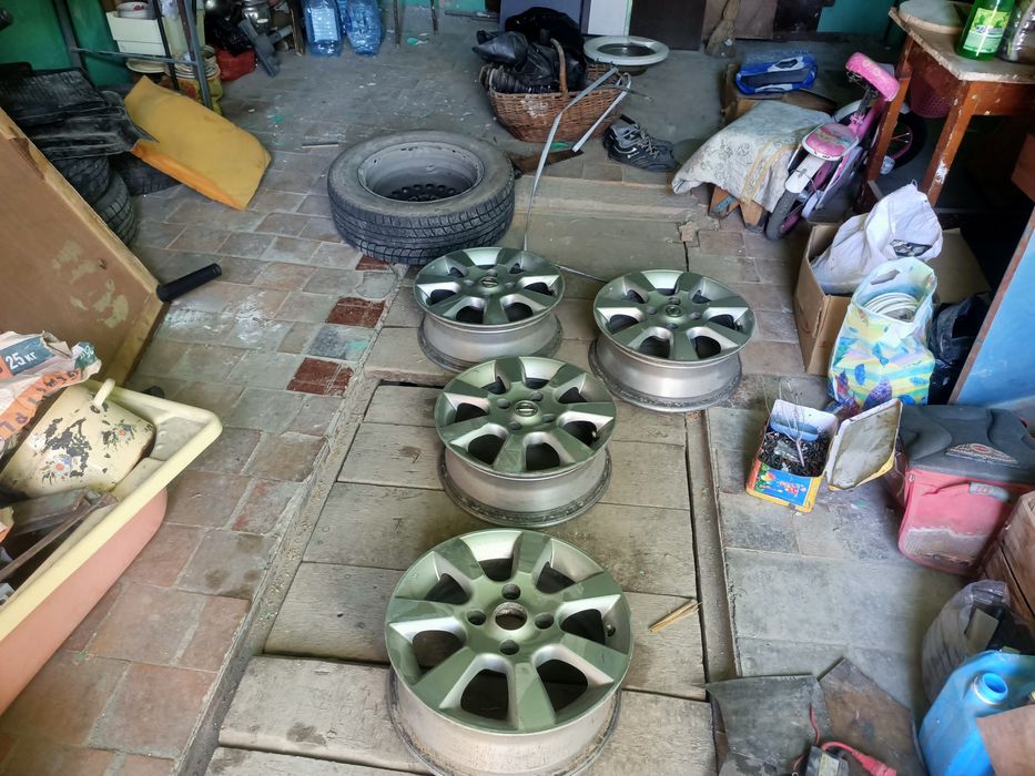 Продам диски на Ниссан тида верса