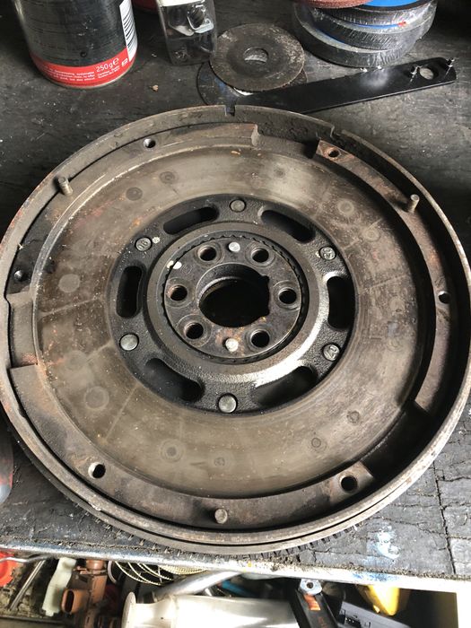 Kit ambreiaj Volanta masa dubla  Placa disc Vw Passat B6 jetta 1.9 BKC  105 cp 77 kw TDI Audi a4 BKE  85 kw 116 cp Vw Passat Avb 101 cp  74 kw