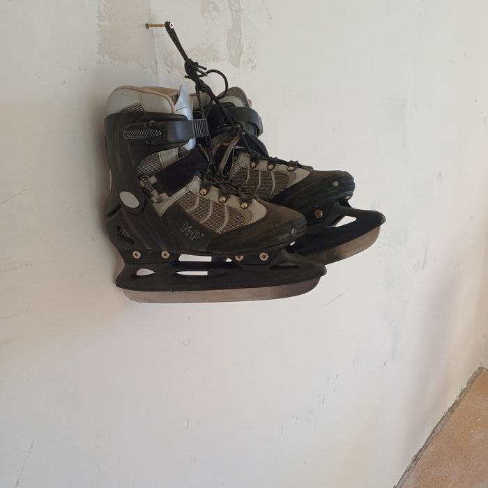Продам мужские коньки двух размеров  в отличном состоянии