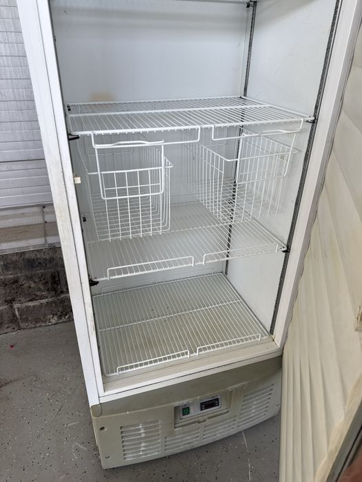 Продам промышленный холодильник
