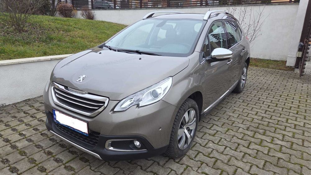 Peugeot 2008 din 2015, 1.2 CV Aut., 82.000 km, cu padele la volan