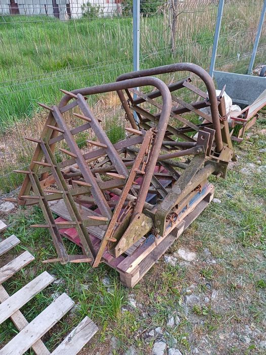 Utilaje agricole plug grapa incarcator in tirant de gunoi