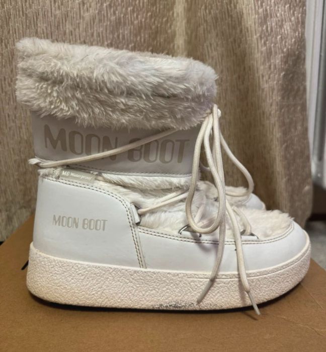 Moon Boot albe cu puf