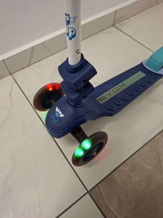 Trotineta BYOX 3 roti de silicon cu led si scaun