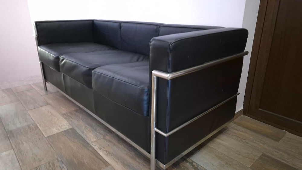 Черен триместен Диван