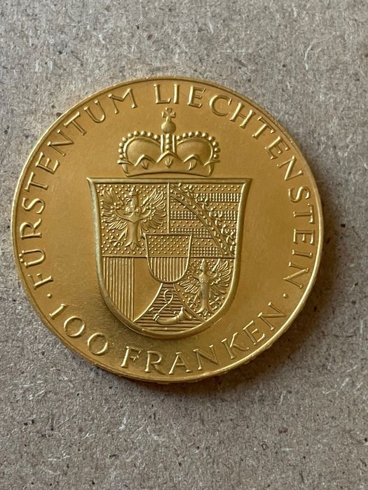 Златна монета 21,6 карата.