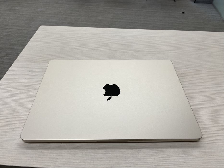 Macbook air M2 (16gb/256gb)