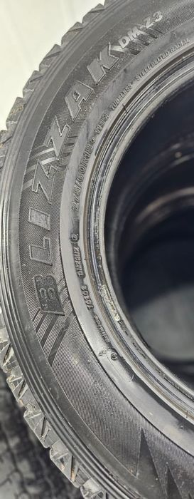 Bridgestone 275/60/18 зимние липучки