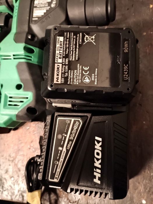 Mașina de polisat și rotopercutor HIKOKI