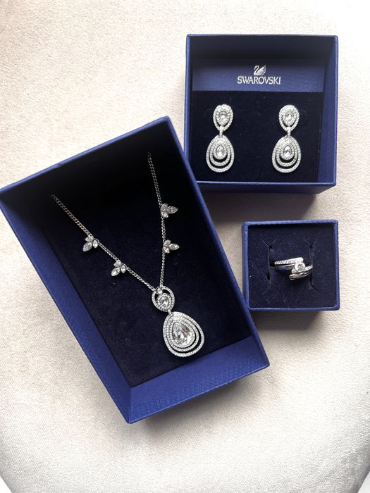Swarovski комплект колие - пръстен - обеци