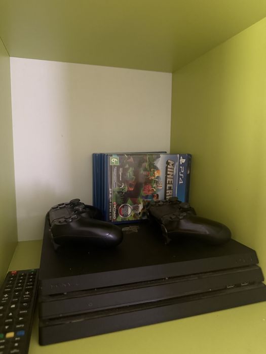 Продам PlayStation 4 PRO