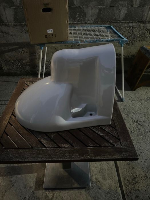 GROHE тоалетна чиния чисто нова с лек фабричен дефект на ъгълчето