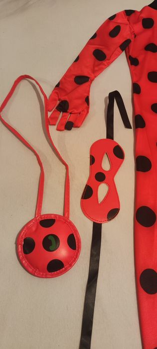 Costum Buburuza Miraculoasa