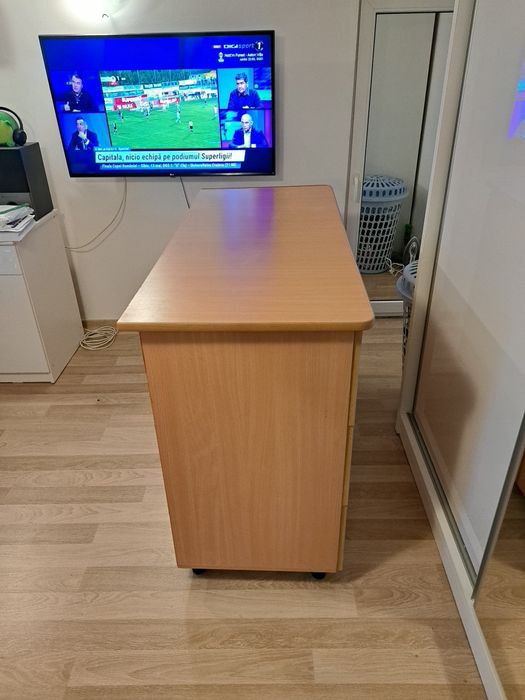 Vînd noptiera stare foarte bună la un preț rezonabil mai multe amănunte la nr de telefon 0766467464!