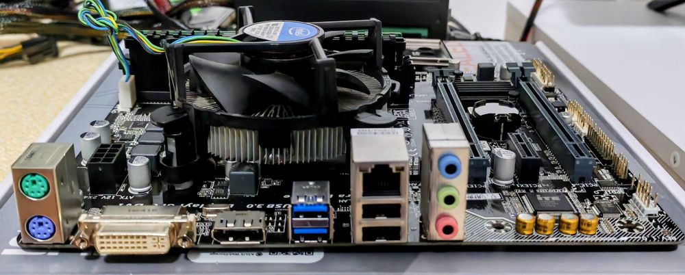 Kit procesor Intel I3-7100 3.90GHz + placa de baza + 8GB DDR4 RAM