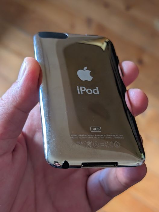 Ipod touch 32gb plus incarcator mp3 player