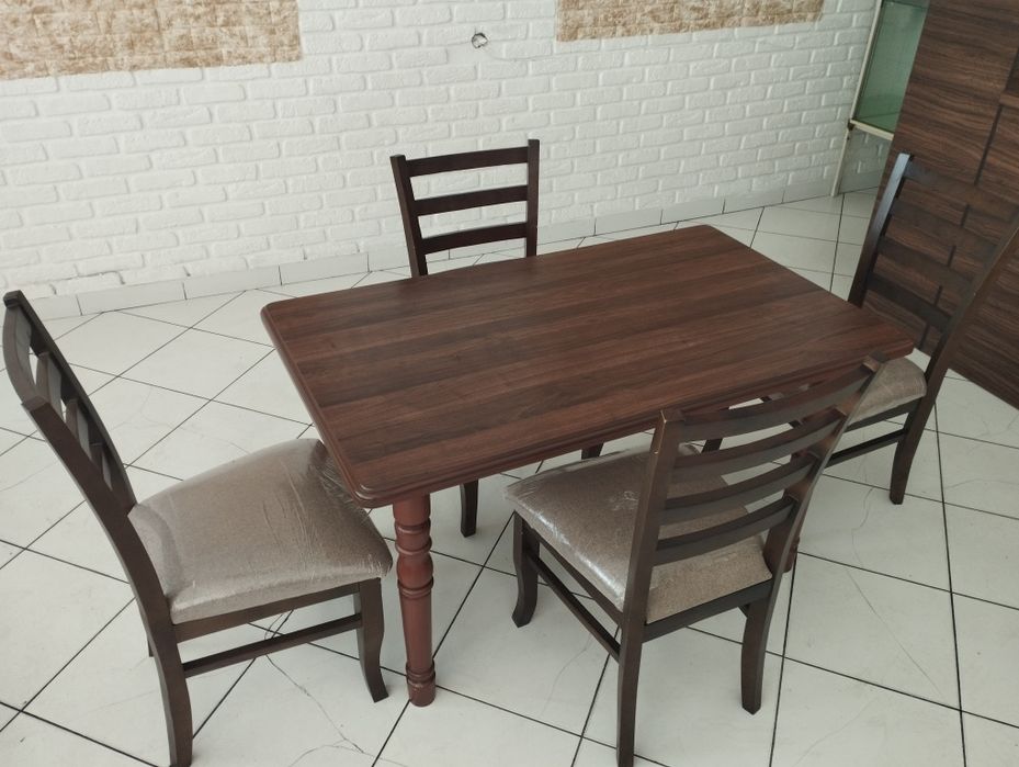 Комплект стол и стулья ореховый