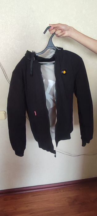 продам детские куртки