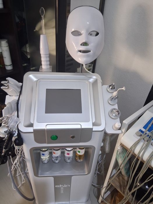 Combina cosmetică hidrodermabraziune