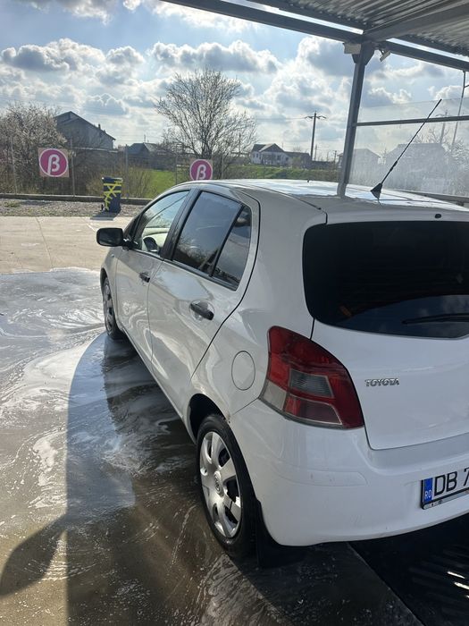 Toyota  yaris.