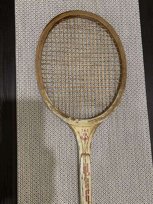 Paleta de tenis fabricata la Reghin