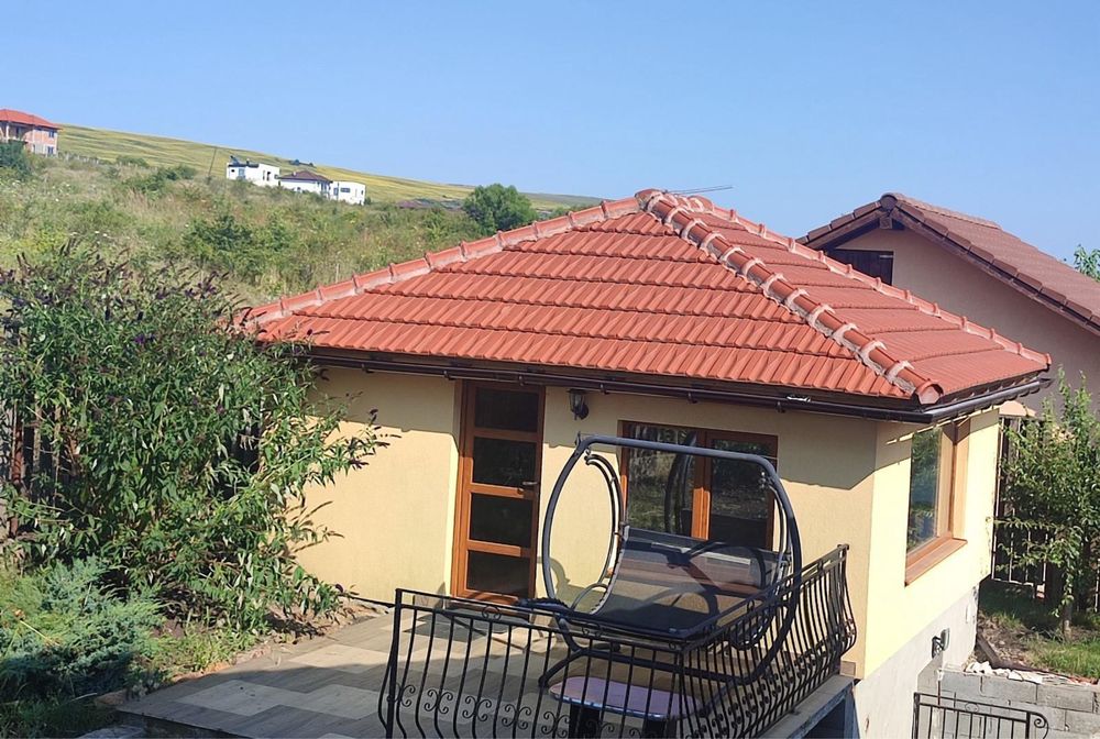 Apartament / Casa ,o camera cu gradina proprie