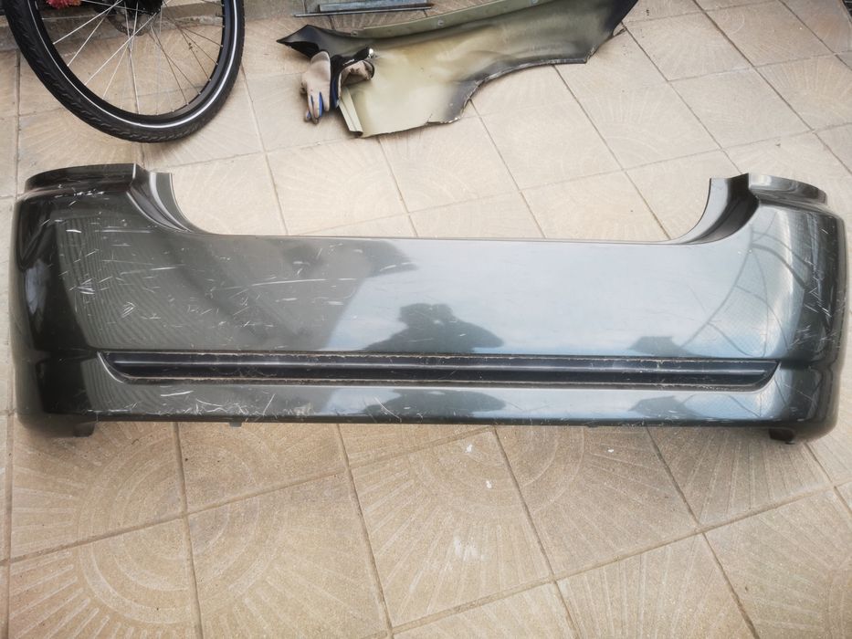 Задна броня Тойота Корола 2004г