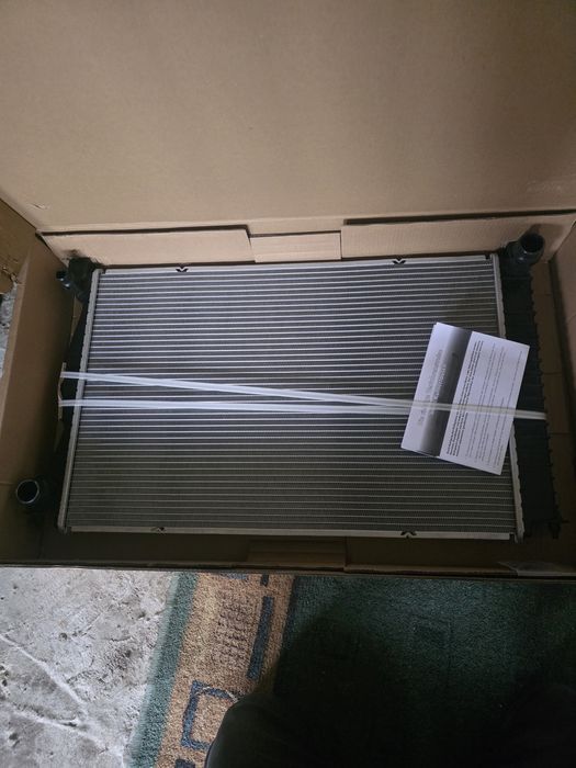 Radiator apa Audi A6 C6. Nou nefolosit, desfacut pentru poza