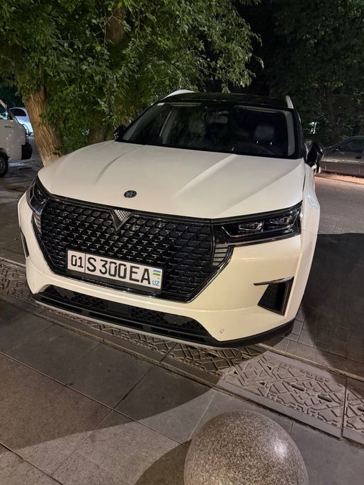Nissan Venucia sotiladi