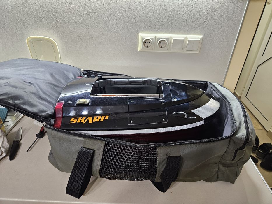 Лодка за захранка Scarp