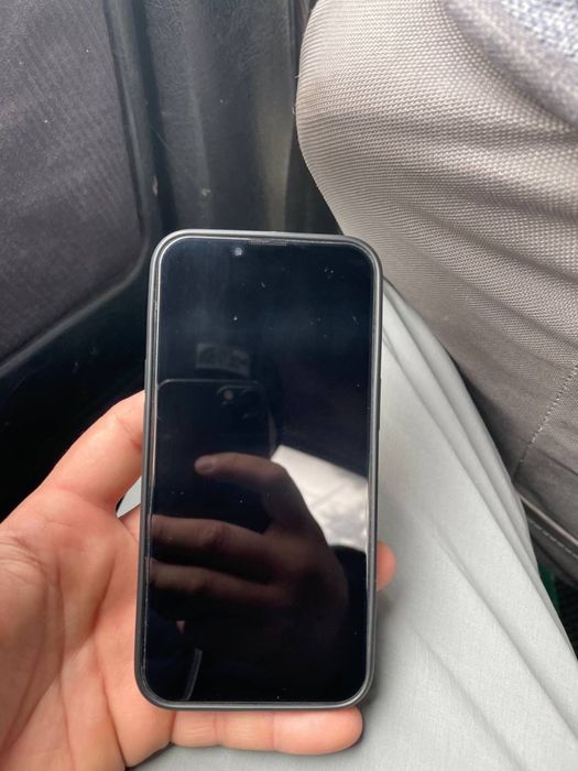 IPhone 13  с незначительными минусами