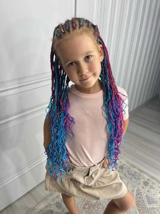 Косички за момичета - стил и усмивки.