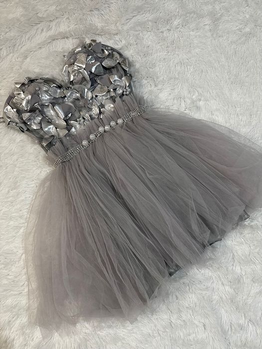 Къси бални рокли