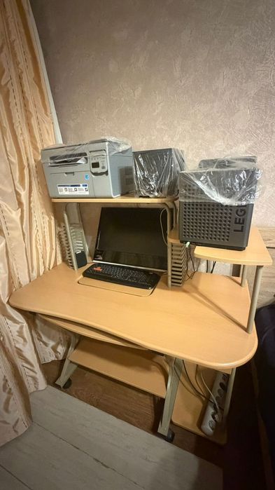 Продам компьютерный стол