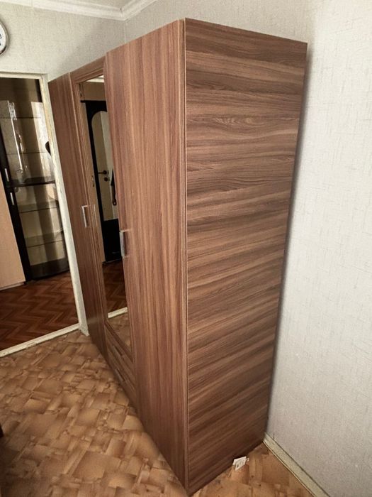 Продам шкаф, кровать, комод