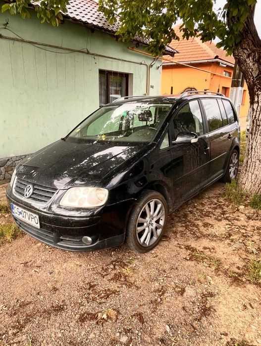 Vând Volkswagen Touran