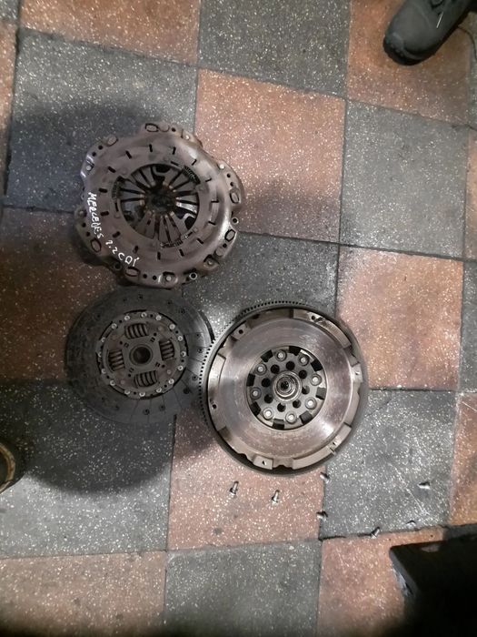 Kit ambreiaj volanta placa disc mercedes c class w204 2.2cdi w203 2.2c