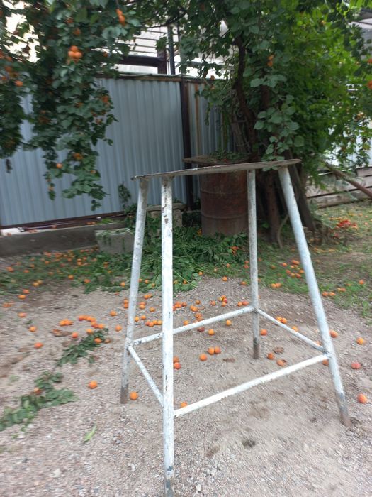 Продам подставку для сбора фруктов.