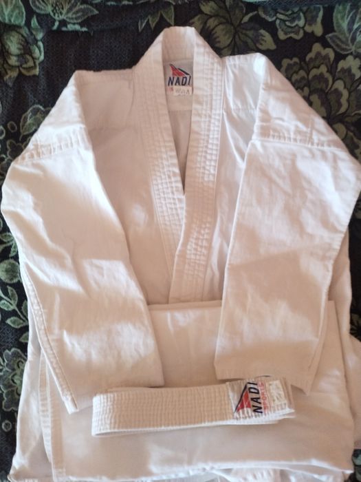 Продам Кимоно цвет белый