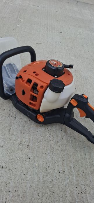 Mașina de tuns gard viu