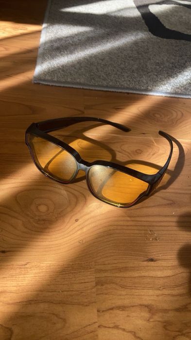 Yellow glasses healthy for the eye Здравословни за очите жълти очила