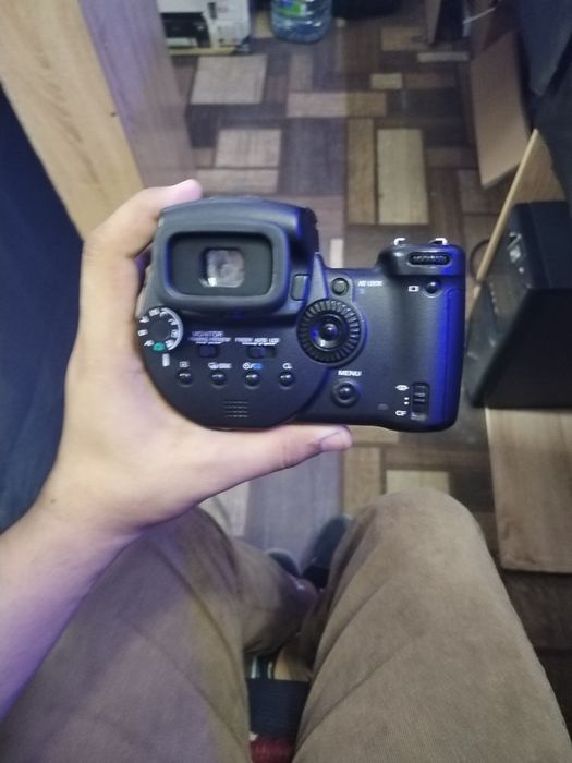 Sony fotoaparat sotiladi