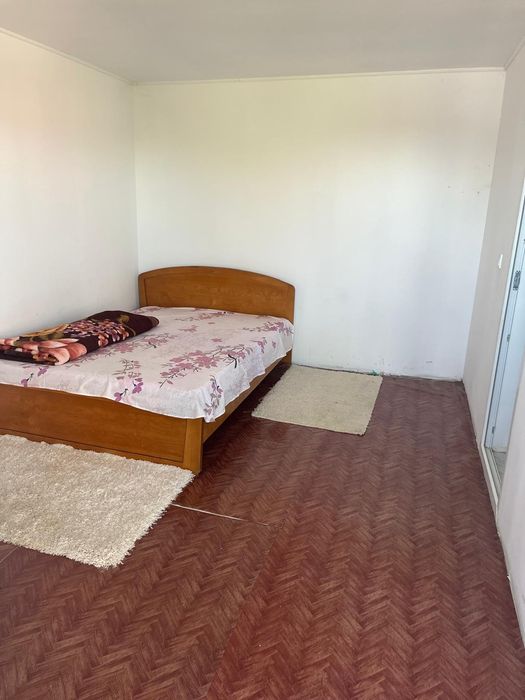 Casa la curte de închiriat