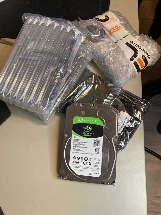 5x HDD-uri Segate Barracuda 4TB Noi