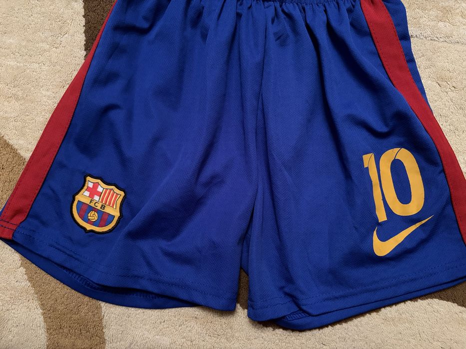 Echipament Nike de fotbal pentru copii cu Fc Barcelona sezon 2016/2017